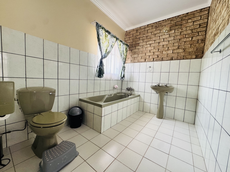 4 Bedroom Property for Sale in La Hoff North West